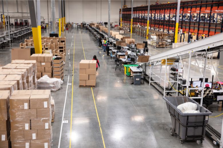 Systemy wymiarowania i ważenia w modelu fulfillment – jak wybrać rozwiązania dla operatorów logistycznych obsługujących e-commerce?